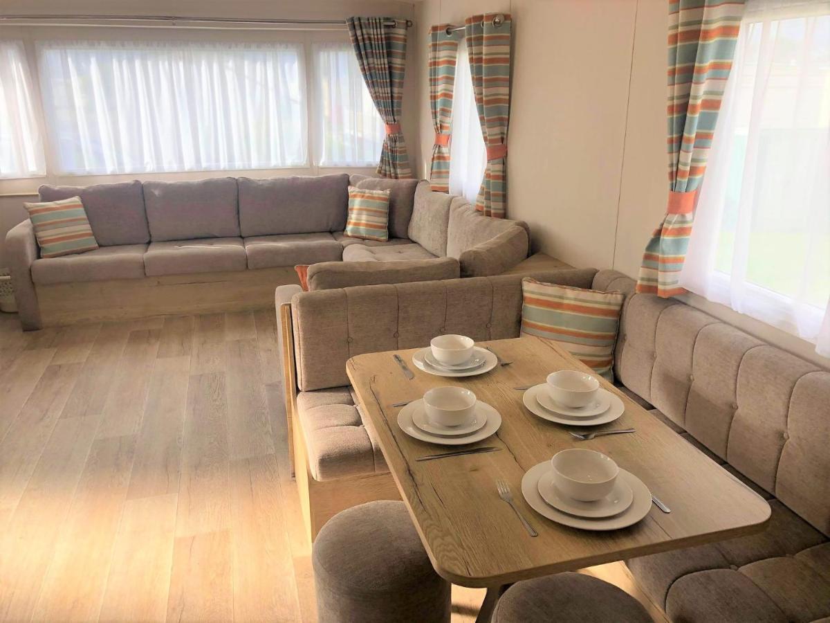 Cedar Deluxe Holiday Home شابيل سانت ليوناردز المظهر الخارجي الصورة