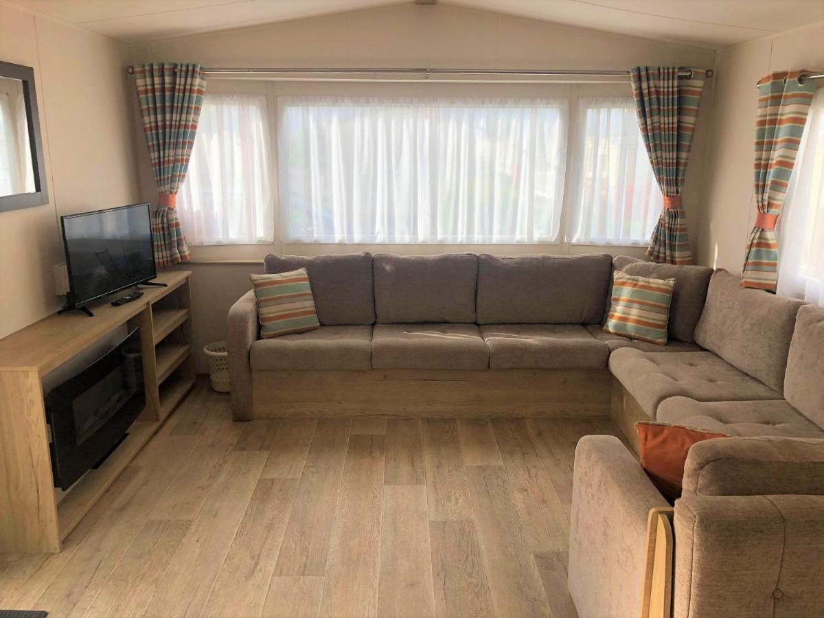 Cedar Deluxe Holiday Home شابيل سانت ليوناردز المظهر الخارجي الصورة