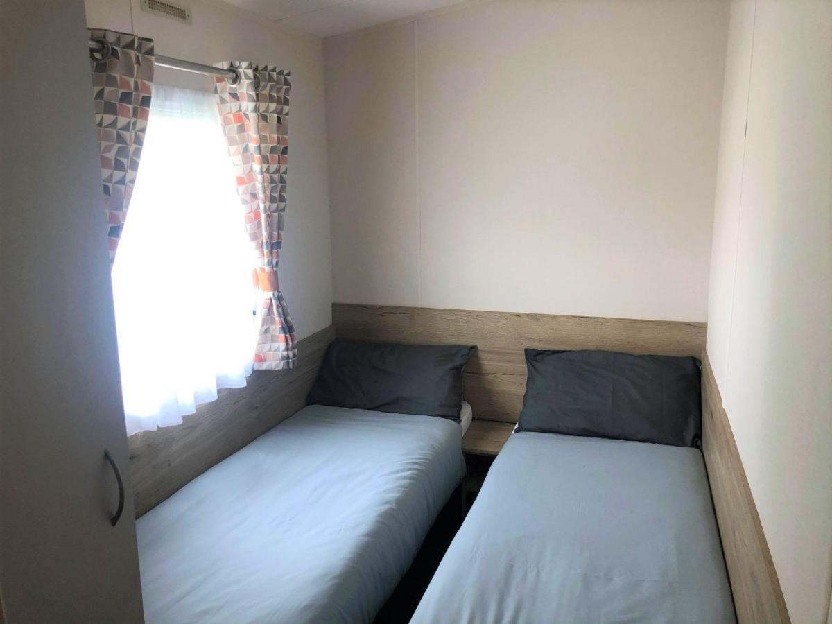 Cedar Deluxe Holiday Home شابيل سانت ليوناردز المظهر الخارجي الصورة